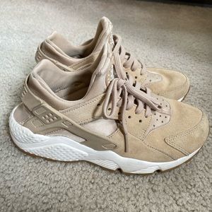Nike huarache sneakers in tan